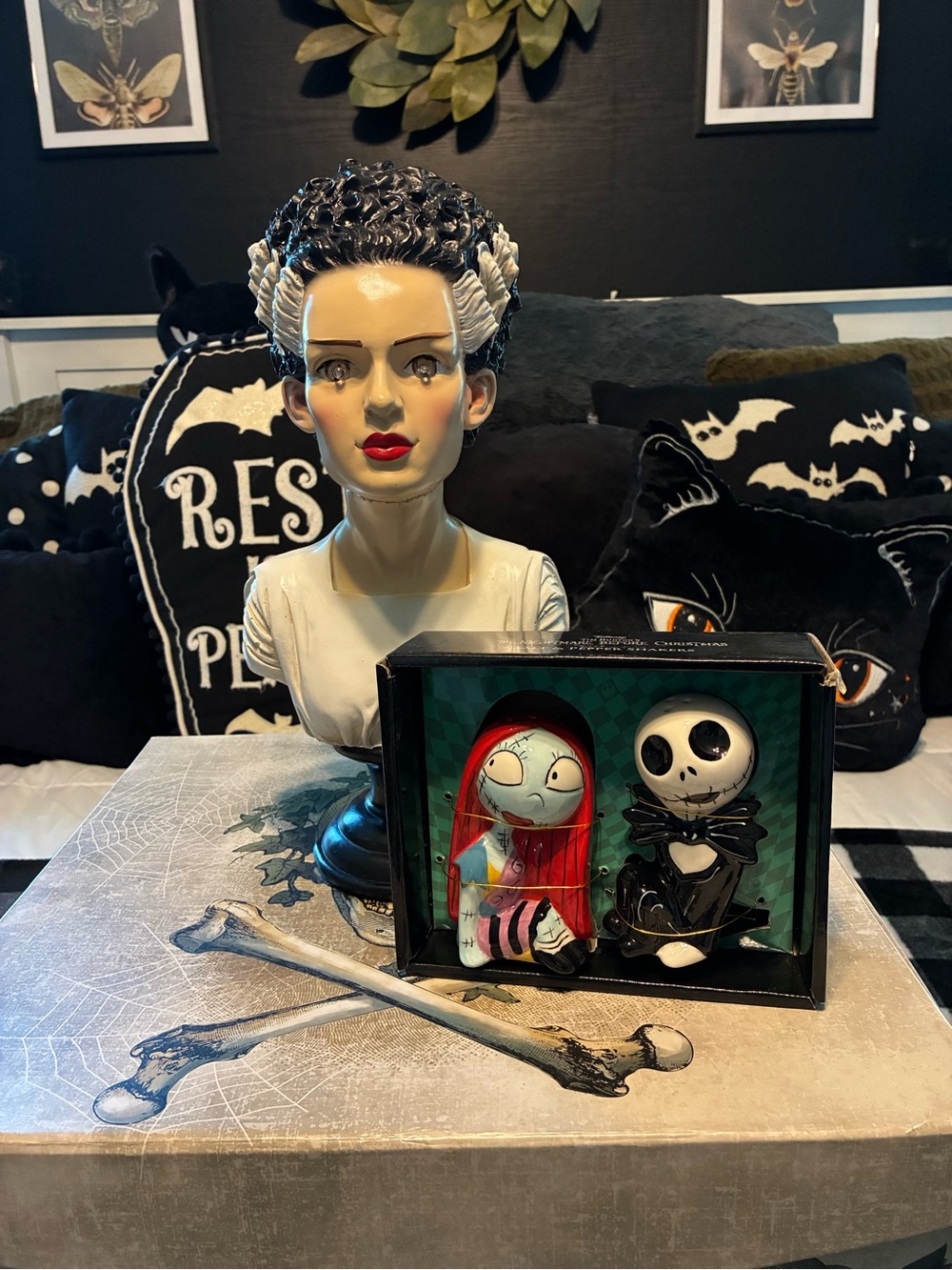 Disney The Nightmare Before Christmas Black and White Salt & Pepper Shakers NEW